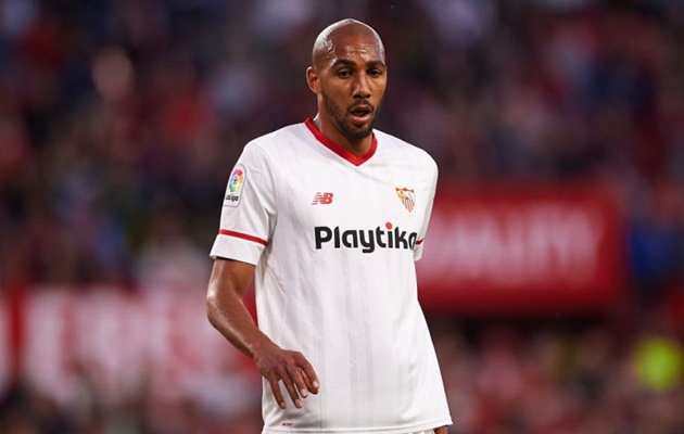 Steven N'Zonzi đang nằm trong tầm tranh chấp giữa Arsenal và Barcelona.