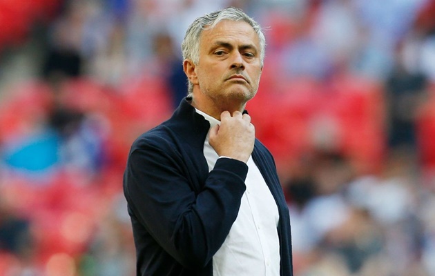 neville chỉ trích mourinho - Bóng Đá