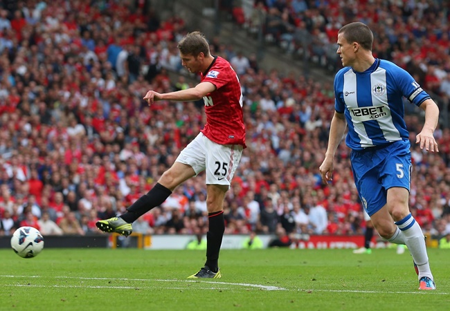 M.U mua Nick Powell từ Crewe Alexandra với giá 6 triệu bảng, một con số lớn vào thời điểm ấy với cầu thủ mới 18 tuổi. Tuy nhiên, dấu ấn lớn nhất anh để lại là bàn thắng vào lưới Wigan ở mùa giải 2012/13.