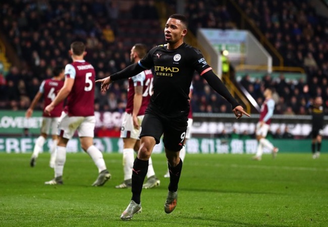 Pep Guardiola says Manchester City ‘crazy’ to think about beating Liverpool to Premier League title - Bóng Đá