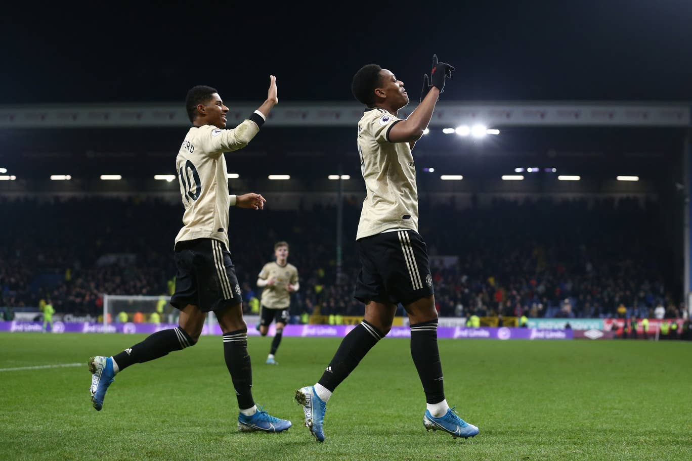 Tuy "song sát" của M.U vẫn đang thể hiện phong độ ghi bàn ấn tượng, thế nhưng sự ổn định là điều bộ đôi này chưa có được.