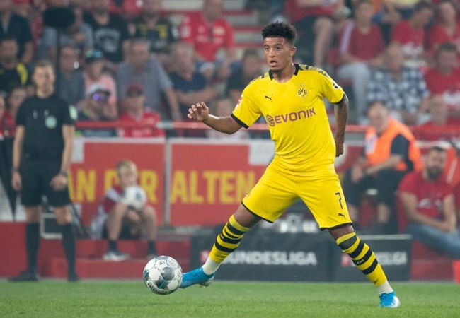 Có lẽ cái tên khiến CĐV Manchester City tiếc nuối nhất chính là Jadon Sancho. Thần đồng người Anh đang thực sự thăng hoa trong màu áo Borussia Dortmund. Tuy vậy, đội chủ sân Etihad vẫn được ưu tiên mua lại cầu thủ sinh năm 2000.