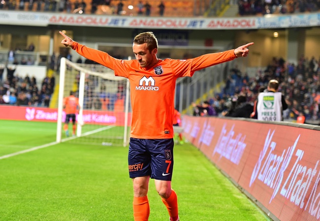 Edin Visca đóng góp cú đúp trong chiến thắng 4-1 của Istanbul Basaksehir với Sporting Lisbon.