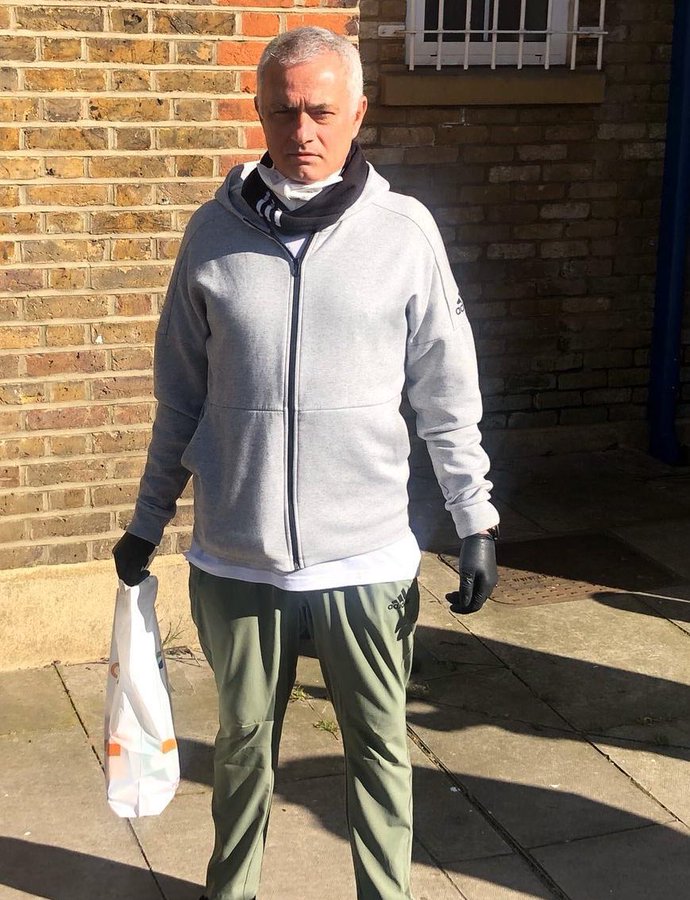 Mourinho worked with Age UK to deliver essential goods to the elderly struggling during the coronavirus crisis in Enfield today  - Bóng Đá