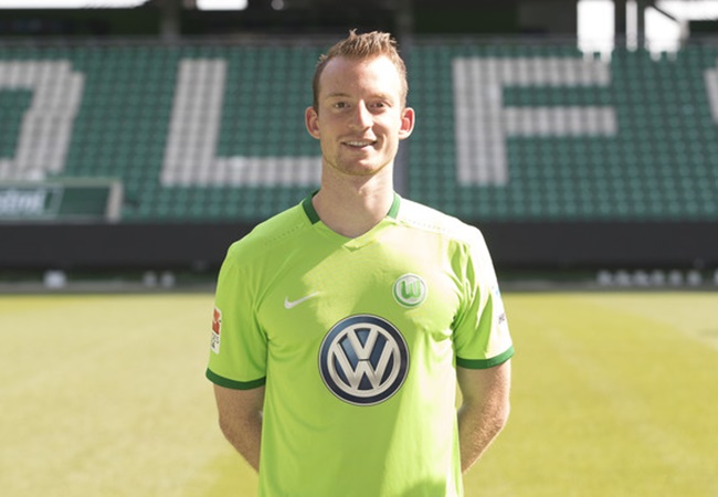 Vị trí tiền vệ phòng ngự tiếp tục là một ngôi sao đến từ Wolfsburg - Maximilian Arnold.