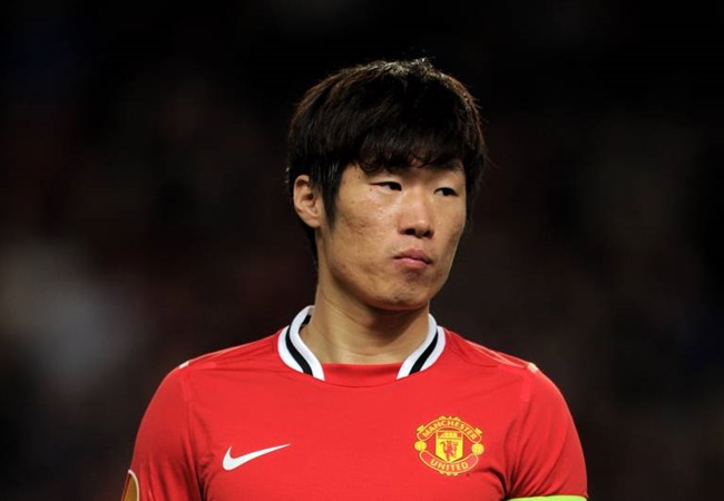 Tương tự đồng đội cũ Dimitar Berbatov, Park Ji-sung cũng lựa chọn một CLB tầm trung tại nước Anh để đầu quân đó là QPR. Sau khi chia tay sự nghiệp đỉnh cao, huyền thoại của Hàn Quốc đóng vai trò là đại sứ của Manchester United để tham gia các hoạt động quảng bá hình ảnh.