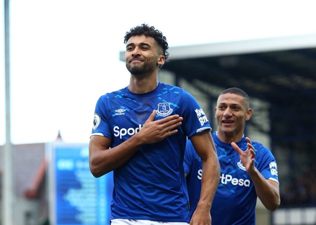 Dominic Calvert-Lewin thậm chí còn xuất sắc hơn với thành tích 13 pha lập công cho Everton. Chân sút 23 tuổi ghi được 4 bàn thắng bằng đầu. Chỉ có Chris Wood (5 bàn) sở hữu thành tích tốt hơn ngôi sao của "The Toffees".