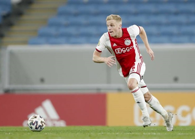 Donny van de Beek nhiều khả năng sẽ là mục tiêu được đội chủ sân Camp Nou nhắm đến, nhất là khi Sergio Busquets sắp bước sang bên kia sườn dốc sự nghiệp.