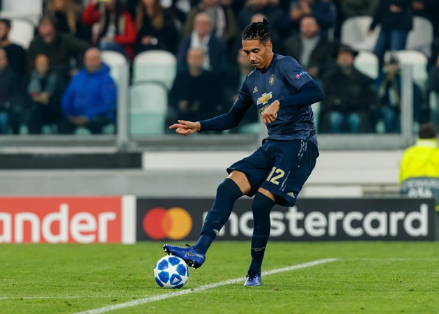 The agreement between AS Roma and Manchester United for Chris Smalling is now getting closer. Smalling wants to come back - Bóng Đá