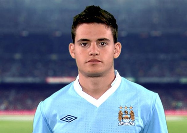 Joan Roman trong màu áo Manchester City.