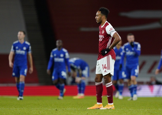 Pierre-Emerick Aubameyang sets unwanted Arsenal record in loss as criticism continues - Bóng Đá