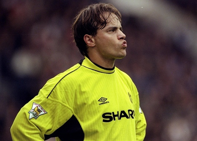 1. Mark Bosnich có tới 2 lần gia nhập đội chủ sân Old Trafford theo dạng miễn phí. Lần đầu là vào năm 1989 từ đội U19 của Sydney United. Đến năm 1991, anh gia nhập Aston Villa và có 7 năm thi đấu cho CLB thành phố Birmingham, trước khi một lần nữa quay lại khoác áo Quỷ đỏ vào mùa 1998/99.