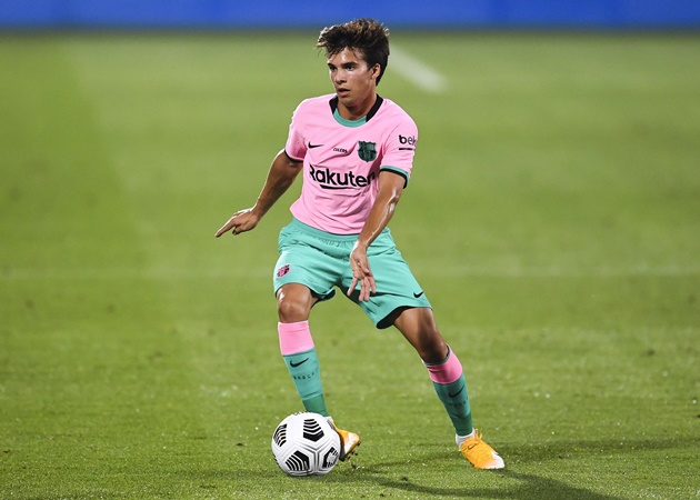 Barcelona midfielder Riqui Puig has been tipped to leave the club in January - Bóng Đá