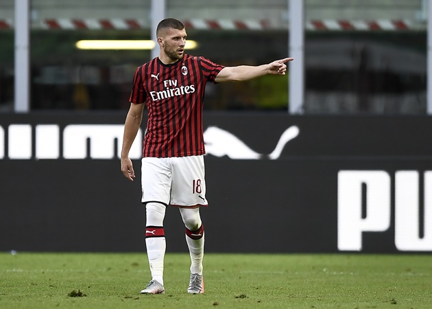 'Siêu trung vệ' và Ibra: Đội hình chất lừ giúp AC Milan lên đỉnh Serie A - Bóng Đá