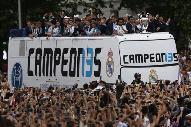 Chùm ảnh các cầu thủ Real Madrid ăn mừng - Bóng Đá