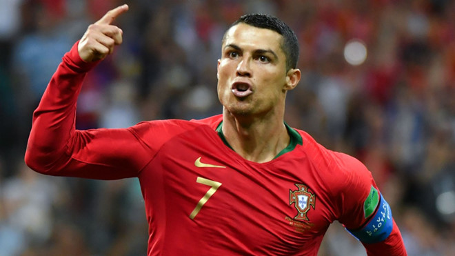 Huyền thoại MU 'khó thở' sau cú sút phạt đẳng cấp của Ronaldo - Bóng Đá