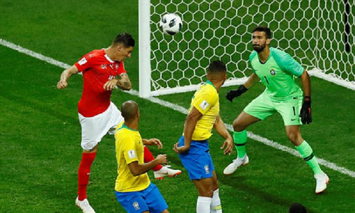 Trọng tài trận Brazil – Thụy Sĩ bị chỉ trích vì không dùng VAR - Bóng Đá