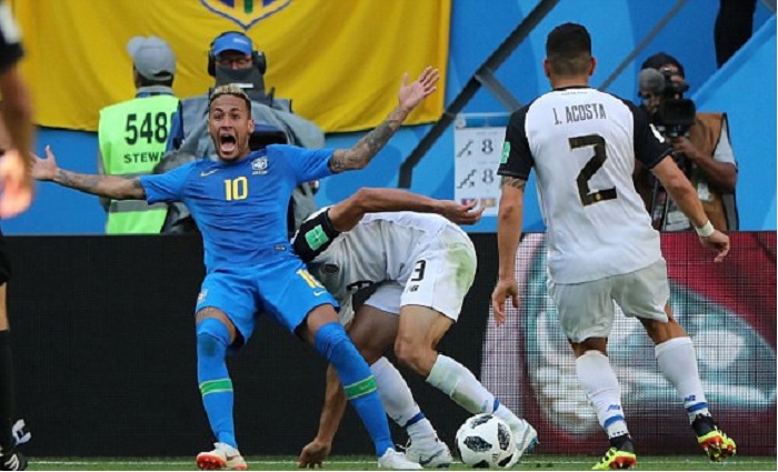 Cựu trọng tài FIFA: ‘Neymar diễn hơi sâu để kiếm penalty’ - Bóng Đá