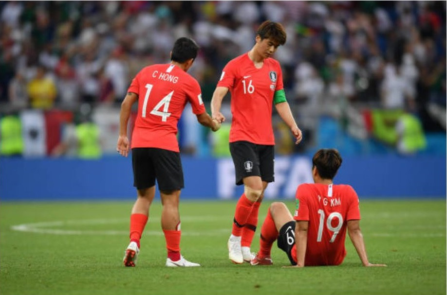 Cầu thủ Hàn Quốc bật khóc, cổ động viên 'chết lặng' ở xứ Kim Chi - Bóng Đá