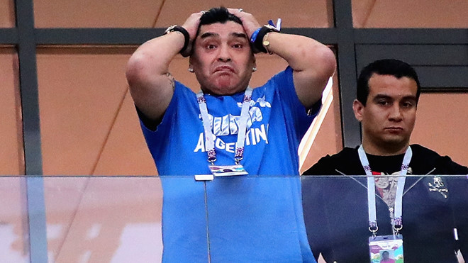 Trong cơn tức giận, Maradona muốn 'nắn gân' toàn đội Argentina - Bóng Đá