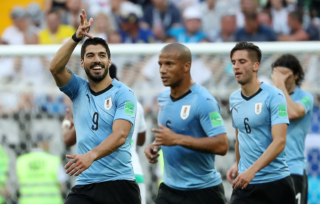 Uruguay: Mặc dù thi đấu dưới kỳ vọng, Uruguay vẫn ghi tên vào vòng 1/16 nhờ 2 trận thắng tối thiểu trước các đối thủ dưới cơ là Ai Cập và Saudi Arabia. Luis Suarez và Edinson Cavani cần khẩn trương tìm lại bản năng sát thủ của mình nếu không muốn Uruguay gặp khó ở vòng loại trực tiếp.