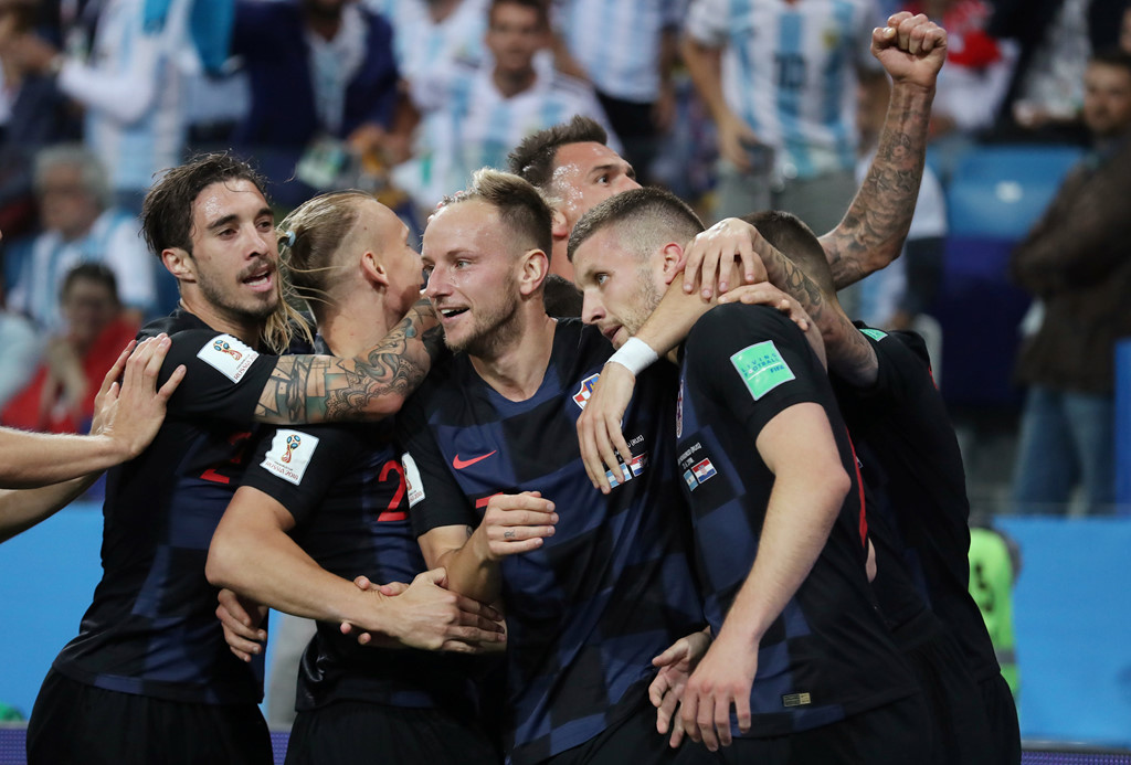 Croatia: Croatia có màn khởi đầu tuyệt vời với 2 chiến thắng trước Nigeria và Argentina. Luka Modric và các đồng đội ghi được 5 bàn thắng và giữ sạch lưới sau 2 lượt trận, qua đó dẫn đầu bảng D với 6 điểm tuyệt đối và chắc chắc sẽ góp mặt ở vòng 1/16.