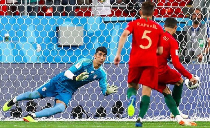Ảnh chế Ronaldo sút trượt penalty tràn ngập cộng đồng mạng - Bóng Đá