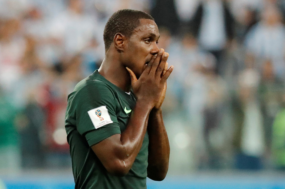CĐV Nigeria chết lặng, cầu thủ bật khóc sau trận thua Argentina - Bóng Đá