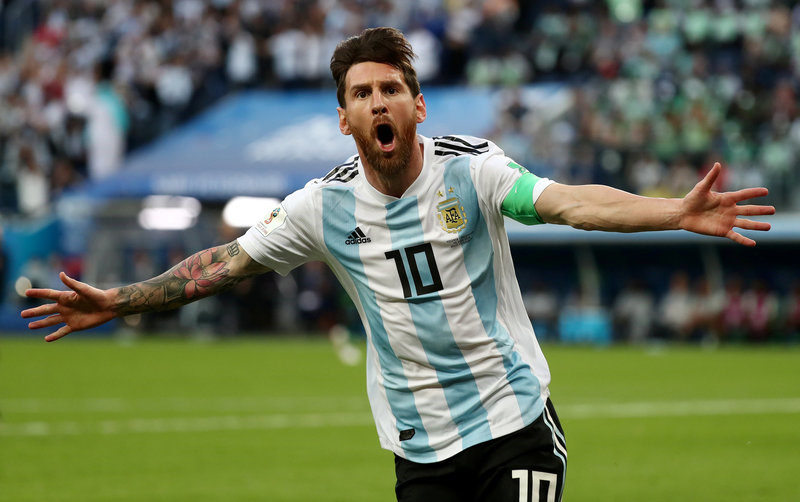 Messi tỏa sáng, 45 triệu dân Argentina thở phào thoát nạn - Bóng Đá