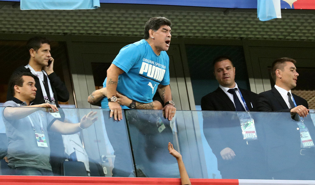 '50 sắc thái' của Diego Maradona trong ngày Argentina thoát 'cửa tử' - Bóng Đá