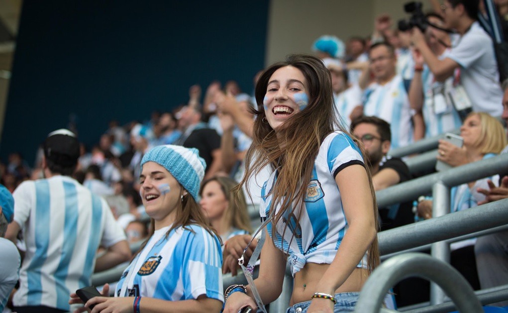 Messi tỏa sáng, 45 triệu dân Argentina thở phào thoát nạn - Bóng Đá