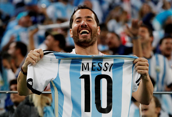 Đừng bắt Messi phải làm Maradona - Bóng Đá