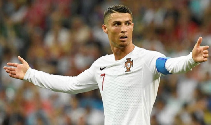 Ronaldo nên cạo râu và ngừng nghĩ mình là 'The GOAT' - Bóng Đá