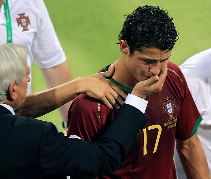 Ronaldo chia tay World Cup: Như bản tình ca dang dở! - Bóng Đá