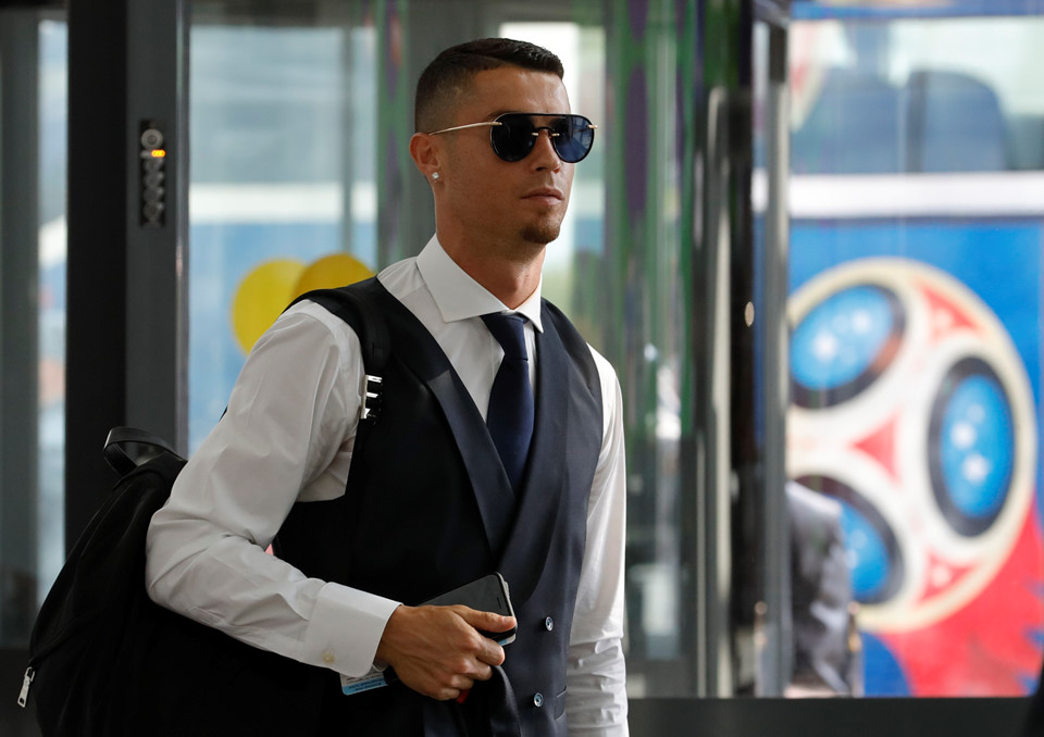 Ronaldo cùng đồng đội bảnh bao lên đường về nước - Bóng Đá