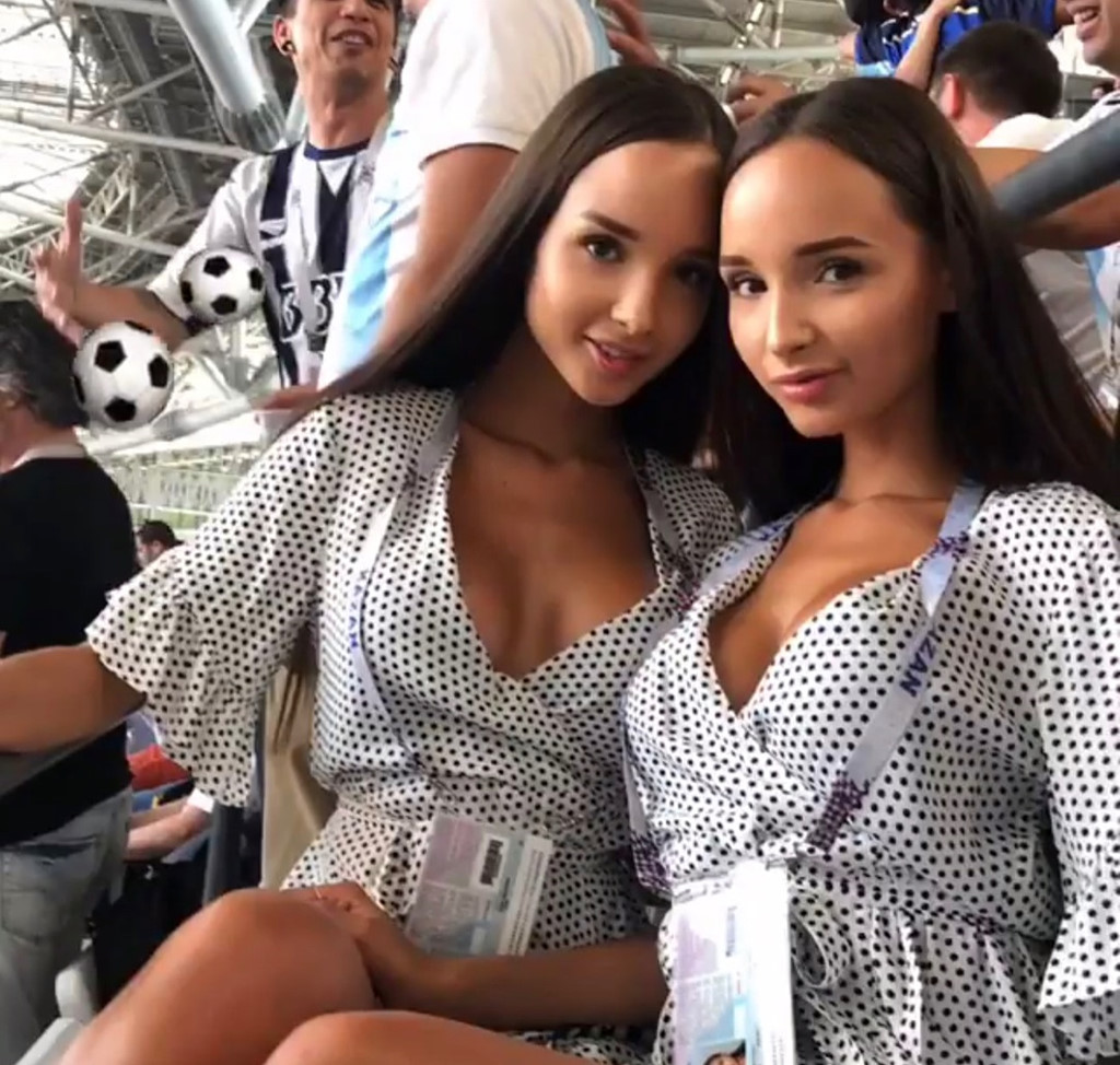 Cặp sinh đôi Nga nóng bỏng trên khán đài World Cup 2018 - Bóng Đá