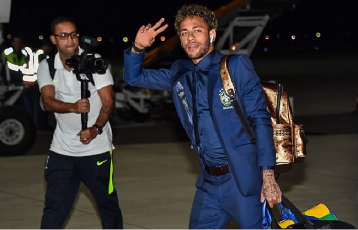 Cầu thủ World Cup 2018 mặc suit bảnh bao thế nào ở sân bay? - Bóng Đá