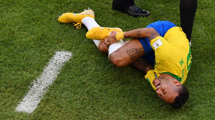 Maradona khuyên Neymar đừng nên ăn vạ nữa - Bóng Đá
