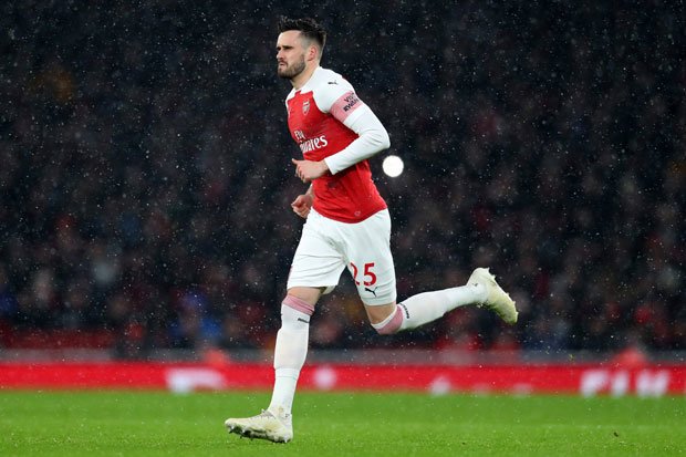 Arsenal tính gán 1 trong 3 cái tên Carl Jenkinson, Calum Chambers và Mohamed Elneny vào thương vụ Wilfried Zaha.