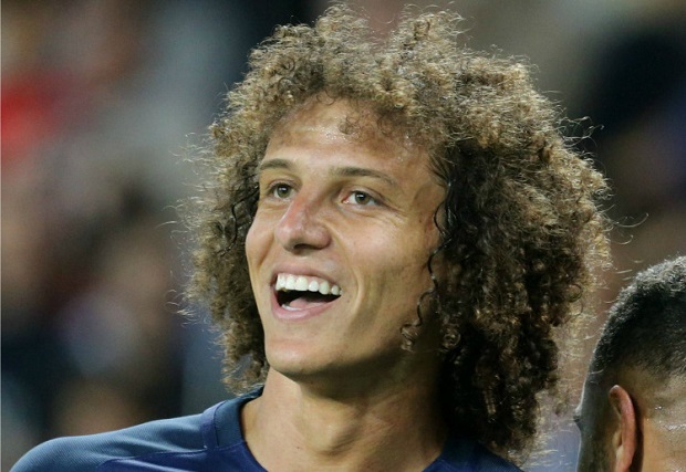 David Luiz vẫn 'điên' như ngày nào. Ảnh: Internet