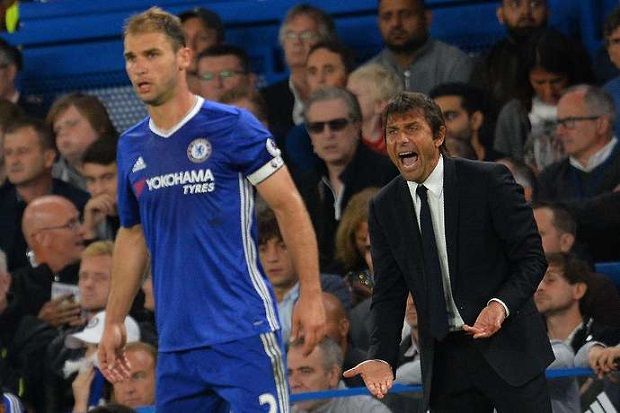 Conte đã không thể kìm chế cơn giận trong phòng thay đồ. Ảnh: Internet