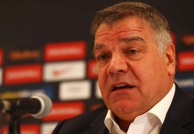 Sam Allardyce bức xúc với Gary Neville. Ảnh: Internet