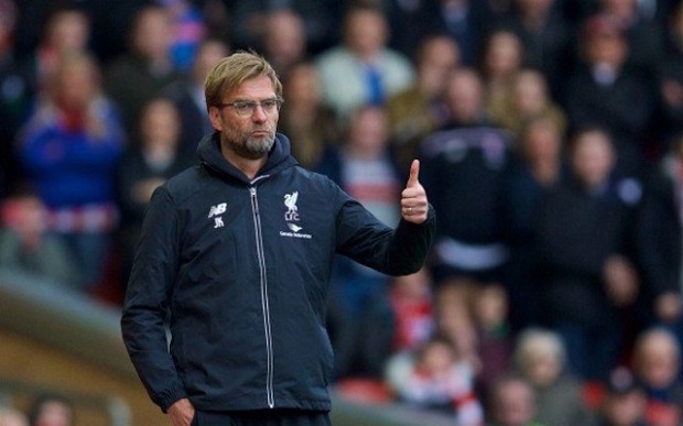 Impressed-Jurgen-Klopp-gives-thumbs-up