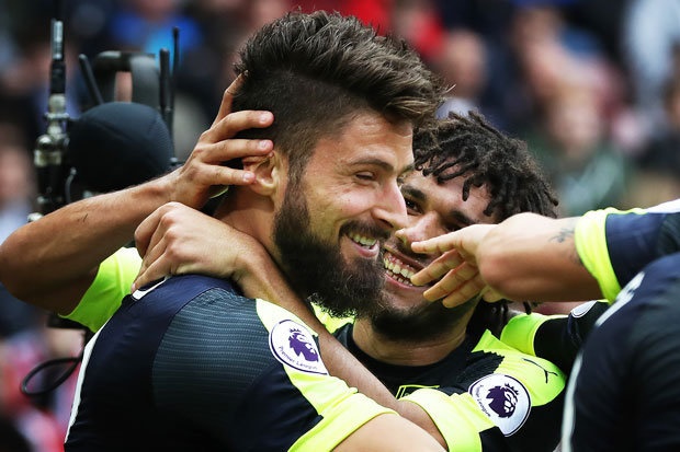 Giroud tỏa sáng với 1 cú đúp trước Sunderland. Ảnh: Internet