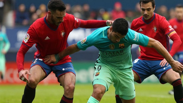 Suarez lập công trước Osasuna. Ảnh: Sport