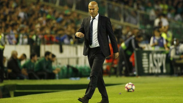 Zidane miễn nhiễm virus FIFA. Ảnh: MARCA