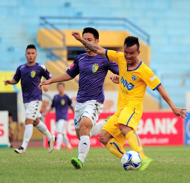 Đội bóng của HLV Lê Thuỵ Hải nhập cuộc khá tốt, nhưng cũng không thể tạo ra nhiều cơ hội ăn bàn.