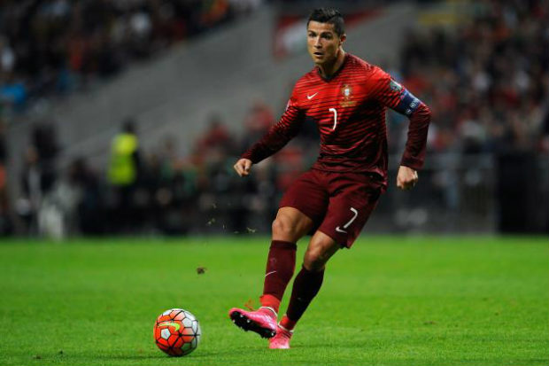 =8. Real Madrid (8 cầu thủ): Gã khổng lồ Tây Ban Nha sở hữu một đội hình toàn ngôi sao với hầu hết các cầu thủ được tuyển chọn từ các ĐTQG. Đáng chú ý nhất trong đội hình Real lần này phải kể đến là Pepe và Cristiano Ronaldo sẽ thi đấu cho Bồ Đào Nha và Gareth Bale, người sẽ 