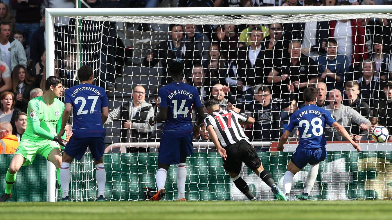 Bàn thắng thứ 3 của Newcastle đến sau một tình huống dàn xếp đá phạt. Người mở đầu không ai khác là Shelvey, Perez là người kết thúc pha bóng để hoàn thành cú đúp.