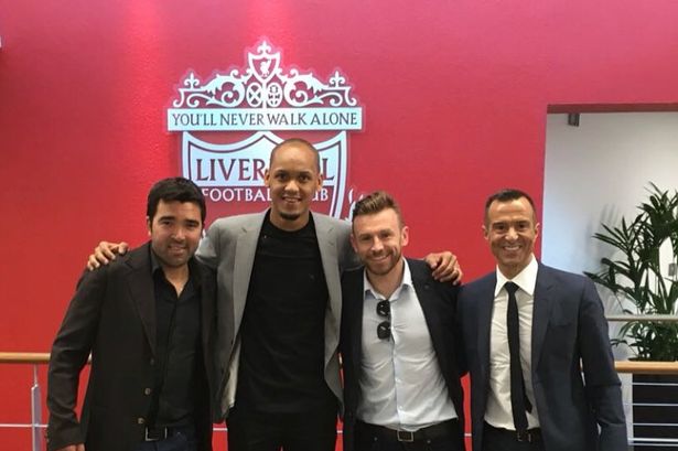 Mendes thường xuyên dùng United để "đánh bóng" cầu thủ mình đại diện.